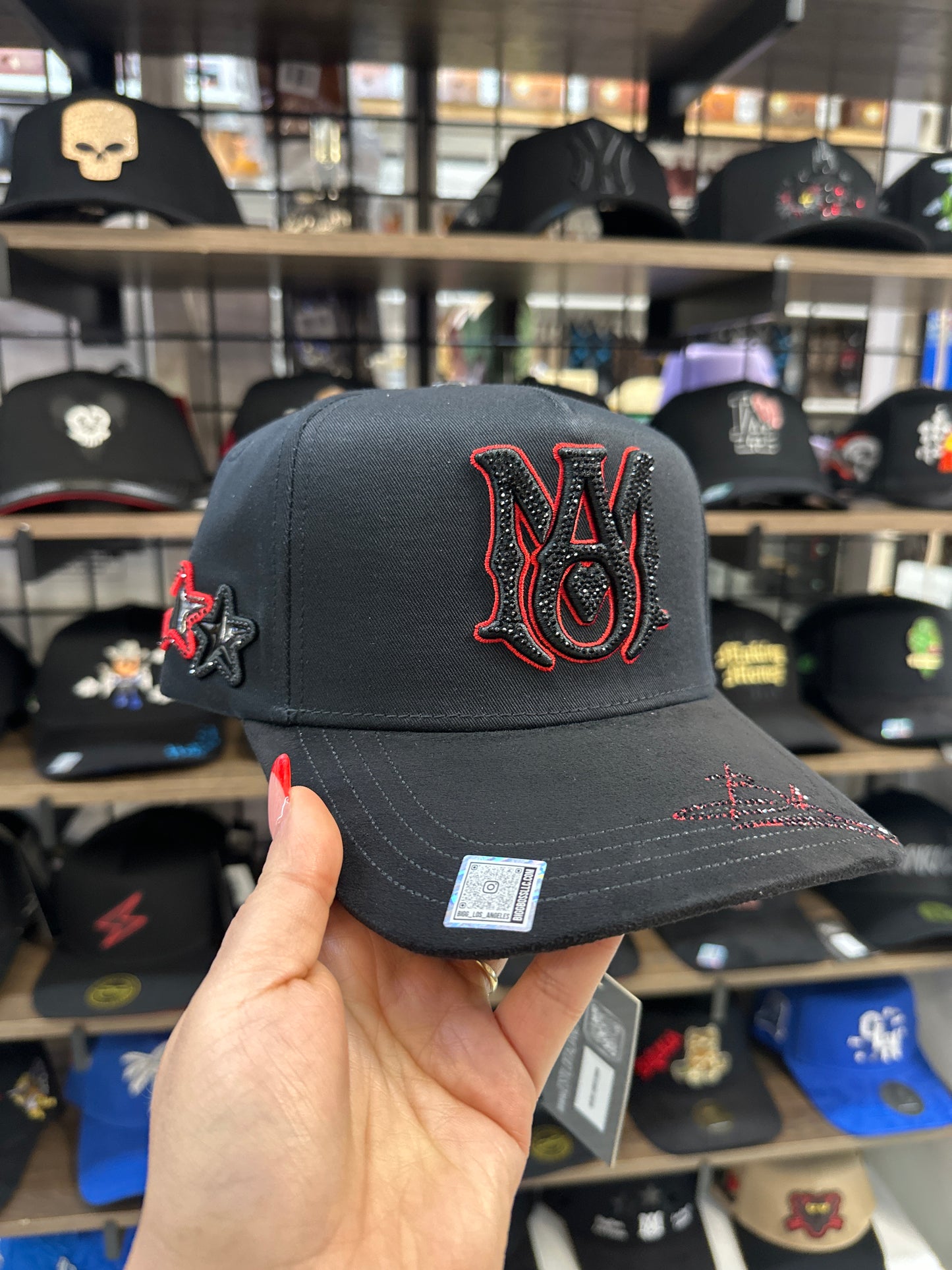 Gorra AM roja con diamantes