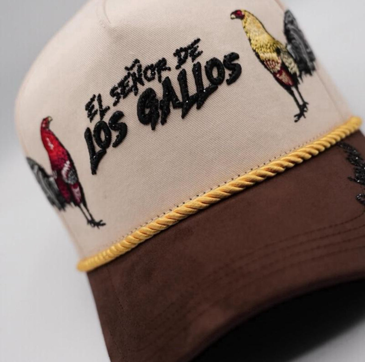 El Señor de los Gallos Beige