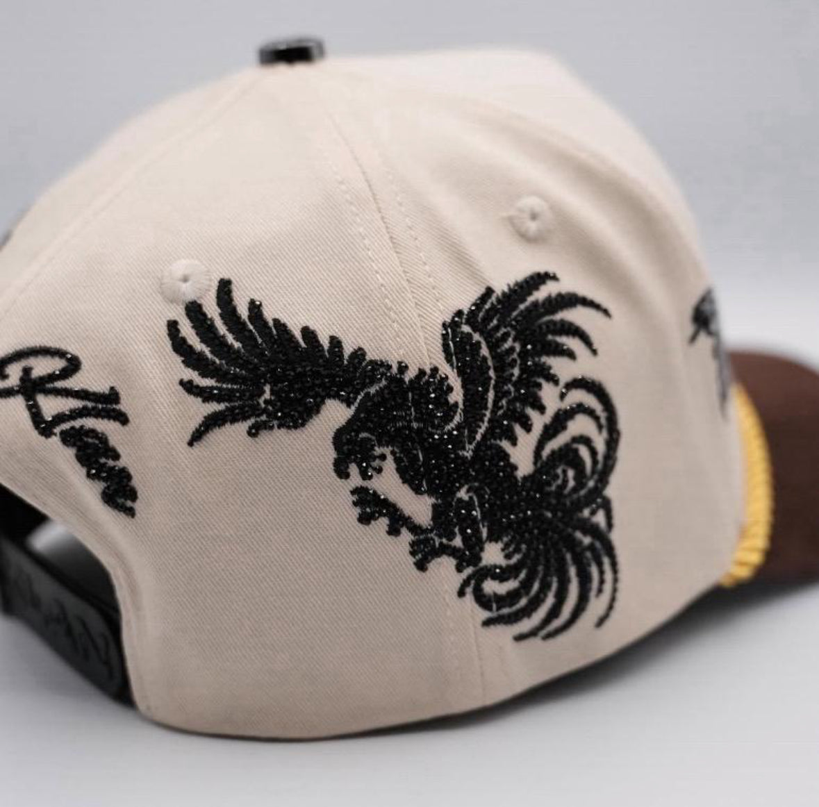 El Señor de los Gallos Beige