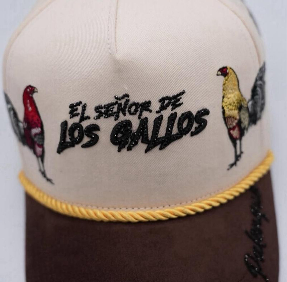 El Señor de los Gallos Beige